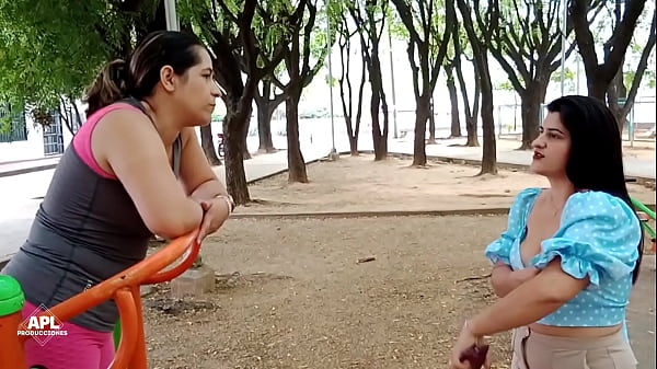 Sexo Lésbico Húmedo Y Caliente Entre Dos Maduras Con Tetas Naturales