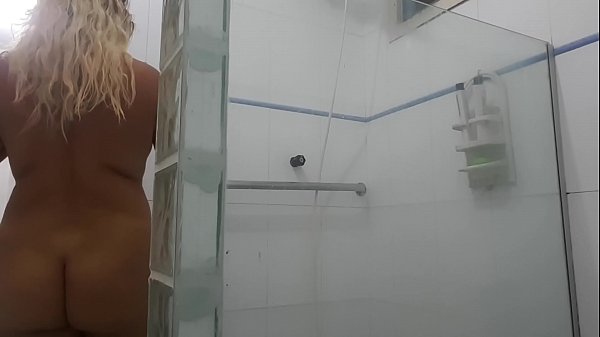 Caiu Na Net !!! Minha Esposa Tomando Banho Se Preparando Para Transar Com 4 Negros Superdotados !!!