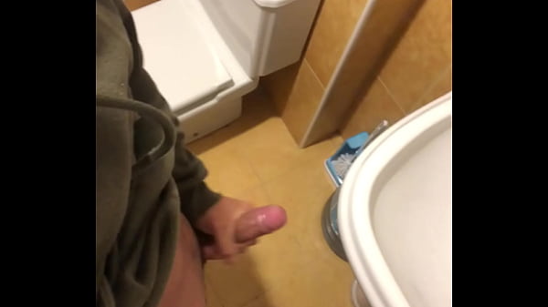 Jalándomela En El Baño