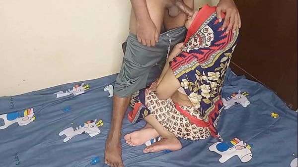 रेस्ट कर रही नौकरानी को चूत चाटकर जगाया फिर चूत Chudayi की