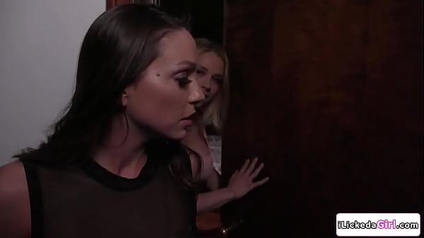 Mature Hustler Sit-on-face Lesbian Client