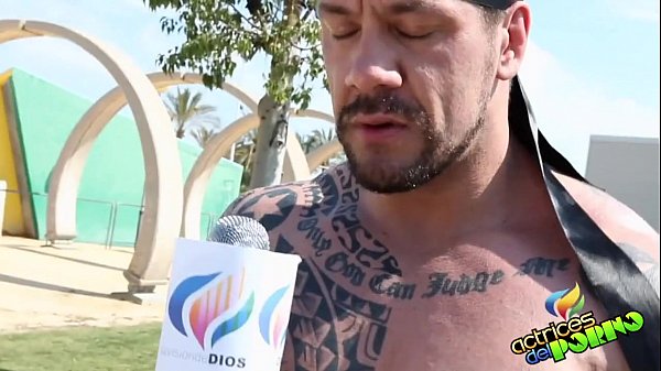 UNIVERSITARIAS: La IntreÌpida Periodista Y John California