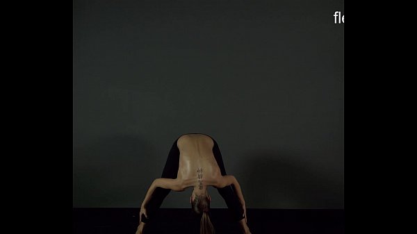 FlexyTeens - Zina Reveals Nimble Undressed Figure