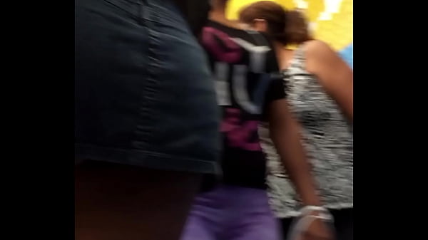 Bajo La Falda