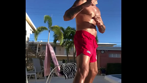 THE MARTIAL ARTIST PORNSTAR MAXXX LOADZ DOING A SPINNING WHEEL KICK