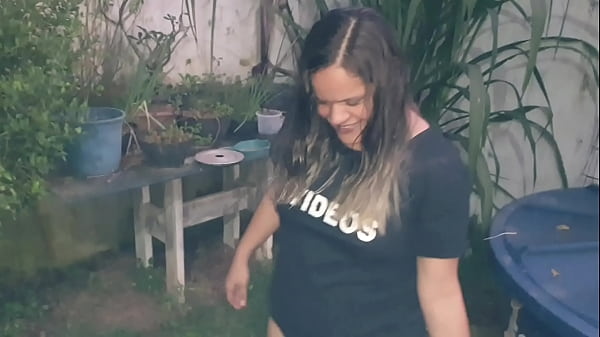 A Fazenda !!! Paty Bumbum Bebe Todas E Faz Xixi No Jardim