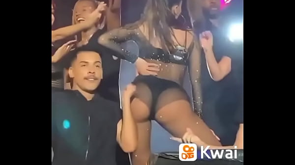 Anitta Rebolando A Raba Maravilhosa