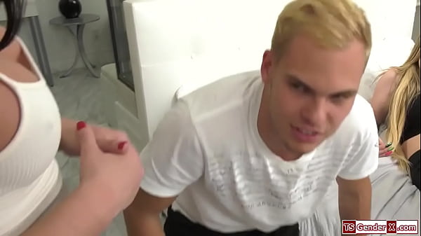TS Khloe Kay And Trans Bff Split A Guy