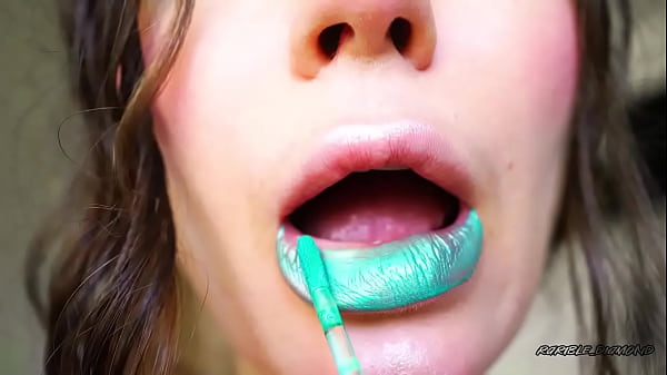 Seductive Glossy Minty Kiss