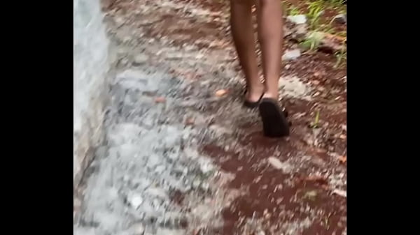Alice Saiu Da Escola Toda Safadinha Com Sorte Socado No Cuzinho Tiago O Pedreiro Viu Não Aguentou E Levou A Novinha Para Dentro Da Casa De Construção E Fodeu
