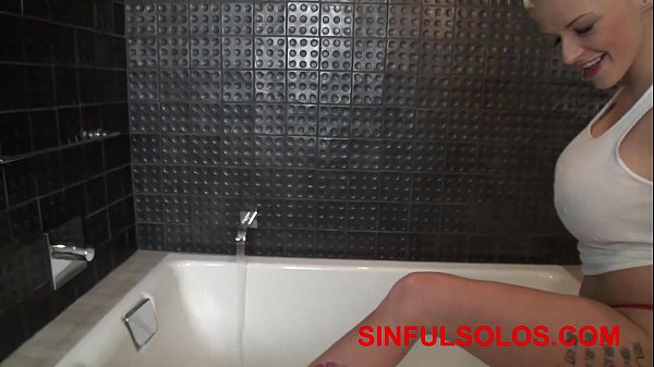 Joslyn Rams Bathtime Kinky Doll Preview