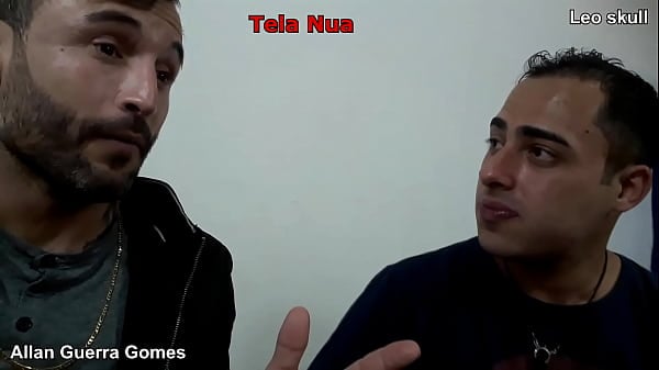 Leo Skull Bate Um Papo Com Allan Guerra Gomes No Set De Gravação Do Tela Nua