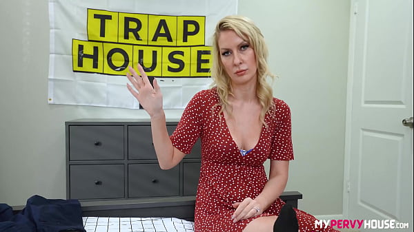 Stepmama Sydney Paige Needs Stepson To Breed