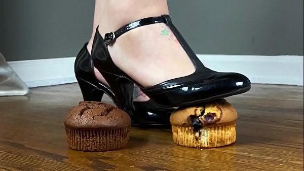 Frannie Feets Pulverizes Muffins In Seductive Heels