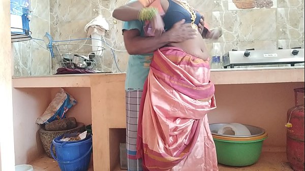 रसोई ट्रक ड्राइवर ने अपने दोस्त के साथ की देसी रण्डी की जबरदस्त बेरहम चुदाई