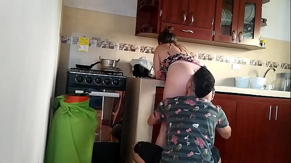 Mi Tía Me Está Haciendo El Desayuno Pero Yo Prefiero Comerme Su Coño