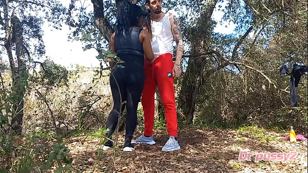 DR SNATCH2 - Angolana Chupa Pau E Deixa Se Ser Fodida Rapidinho Na Natureza Para Celebrar A Compra Do Novo Carro