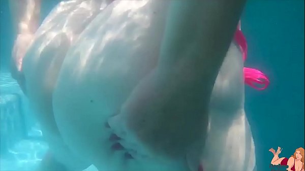 PAWG Desiree Deluca Shakes Her Colossal Melons Underwater And Poolside