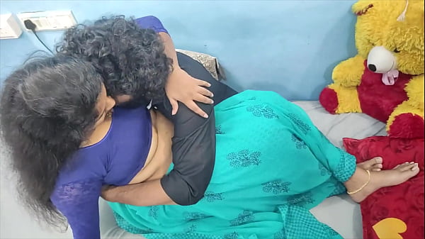 Seductive Tamil Aunty Gets Hammerred By Flipkart Delivery Dude In Saree Sex Romp