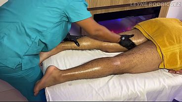 Lucky Fan Receives A Novice Massage With Happy Ending