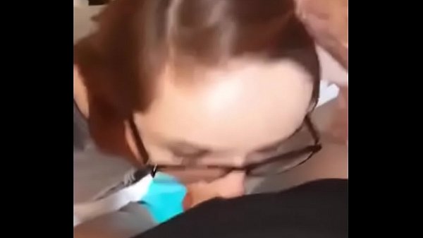 Si Scopa Ragazza Con Gli Occhiali