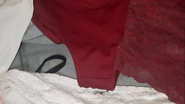 Gran Chorro De Semen En Los Panties Rosas Preferidos De Mi Amiga