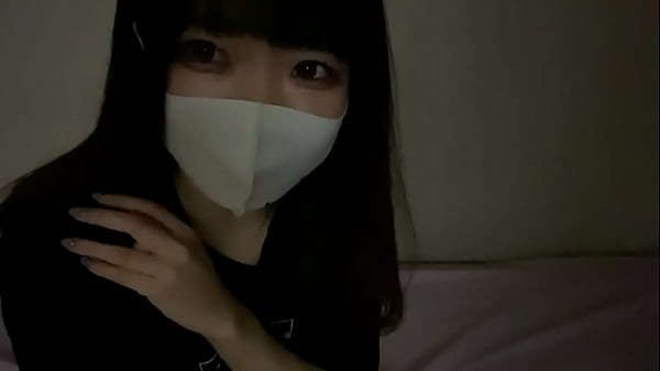 隣の人に聞こえないように…