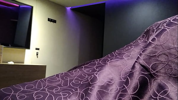 Se Porta Traviesa Bajo La Manta
