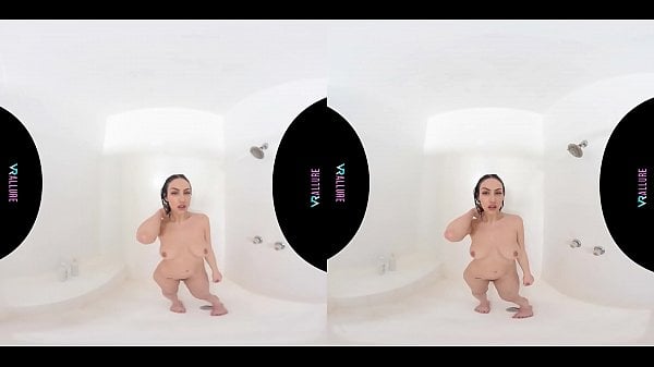 VRALLURE Stunning Jade Baker Masturbates In The Bath