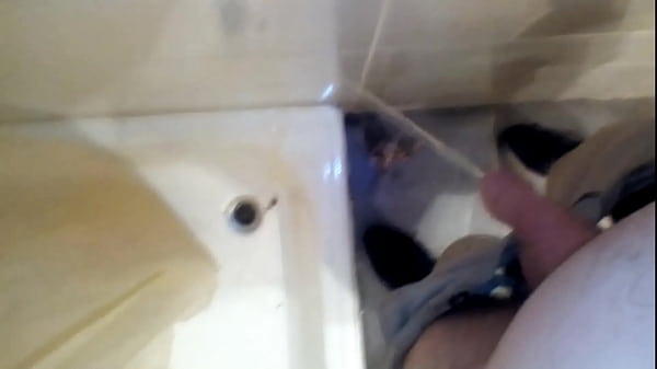 Ich Hab' Einfach Mal Wieder Bei Meinem In Die Dusche Gepisst Und Er Weiss Nichts Davon