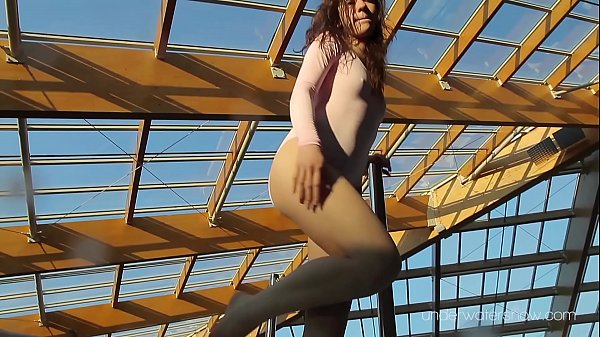 Savor Roxalana Underwater Unclothed In Pool