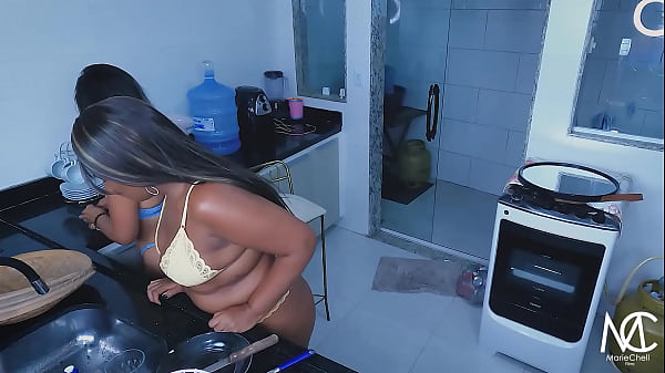Um Final De Semana Cheio De Putaria Com Duas Brasileiras Muito Gostosas - Janineindia