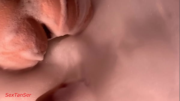 Charming Lady In The Jacuzzi.foam Sex And Oral