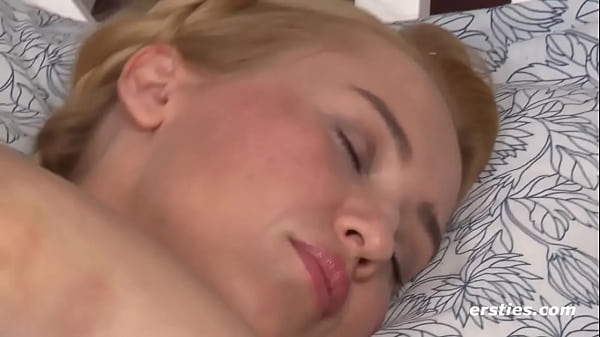 Ersties: Diese Deutsche Blondine Weiß Wie Sie Sich Zum Höhepunkt Bringt