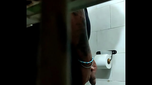 Exquisite Pole Piss