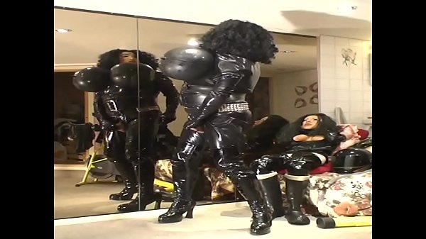 Roxina2005HeavyRubberCockGurl050405.WMV