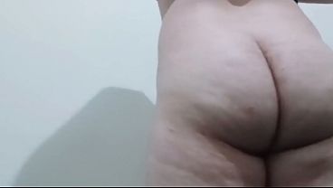 Homem Bundudo Mostrando Sua Bunda Enorme