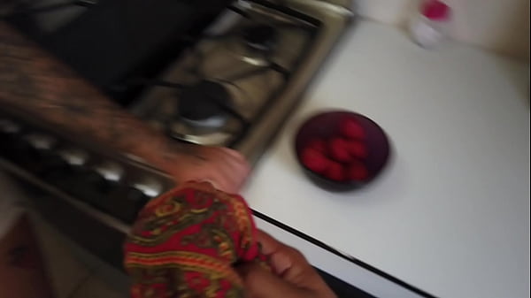 LE DOY CREMA PARA SUS FRESAS A INGENUA