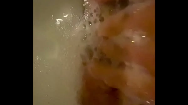 Relax Col Mio Pene Insaponato Mentre Gli Altri Sono Di Là. Finale Segato Velocissimo.