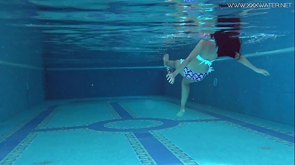 Andreina De Luxe In Sensual Underwatershow