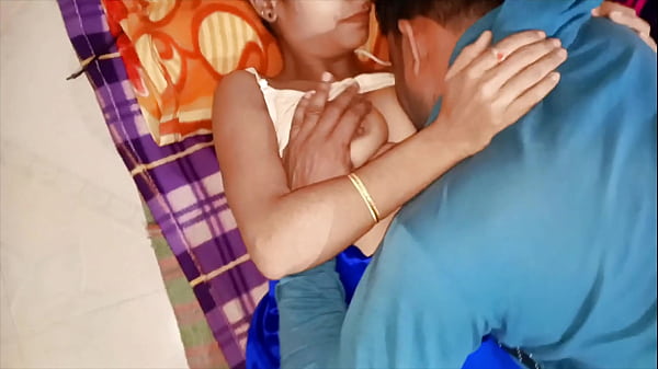 Mallu Wife’s Alluring Romance Under Midnight Lights