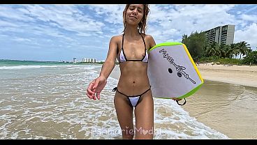 Big Bush Physique Boarding Beach Girl
