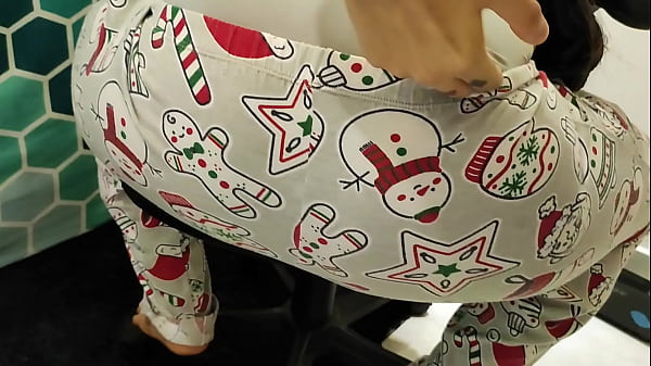 Esta Chica Me Dijo Que Me Tiene Mi Regalo De Navidad Debajo De Su Pajama Navideña