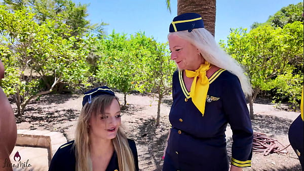 LEBENDE BORDTOILETTEN?! STEWARDESS MMFFF GRUPPENPISSEN MIT RAUNCHY TINA UND ROSELLA EXTREM!