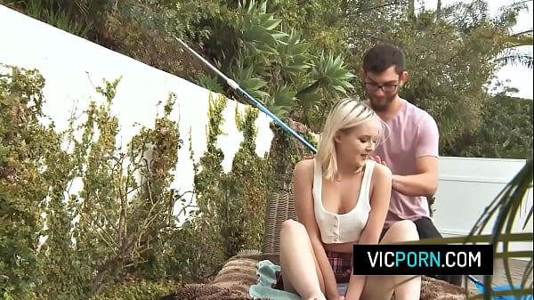 Pretty Platinum Young-babe Skank Natalia Empress Screws With The Poolboy