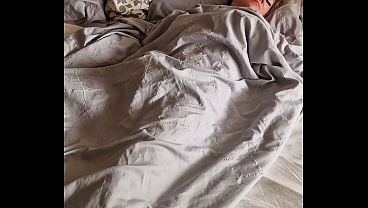 A Randy Morning Moment – Authentic Novice MILF Waking Up
