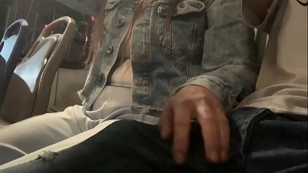 Le Muestro Mi Verga En El Bus Público Y Ella Decide Venir A Tocarla