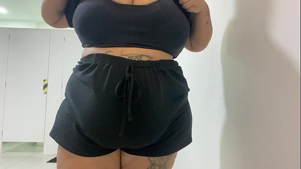 Bbw Se Exibindo Escondida No Vestiário Da Academia - Mary Jhuana