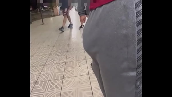 Provocando Sem Cueca No Estacionamento (Completo No Red)