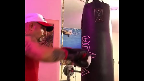 THE MARTIAL ARTIST FIT PORN STAR MAXXX LOADZ GRINDING OUT ON HEAVY BAG